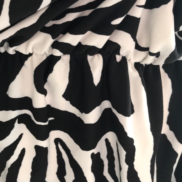 ⚡️MiNi 3/4 👀 Peep Hole Sleeve Animal Print Dress - Picture 3 of 4